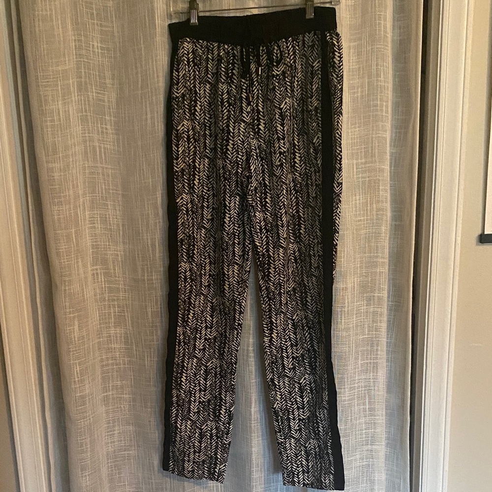 Vince Camuto Monochrome Patterned Joggers